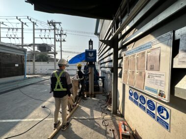 ตอกเสาเข็มไมโครไพล์ในโรงงาน